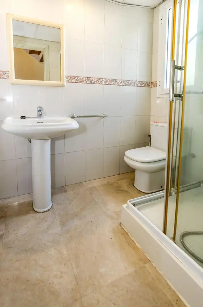 Baño de Casa o chalet en venta en Bormujos con Aire acondicionado, Calefacción y Jardín privado
