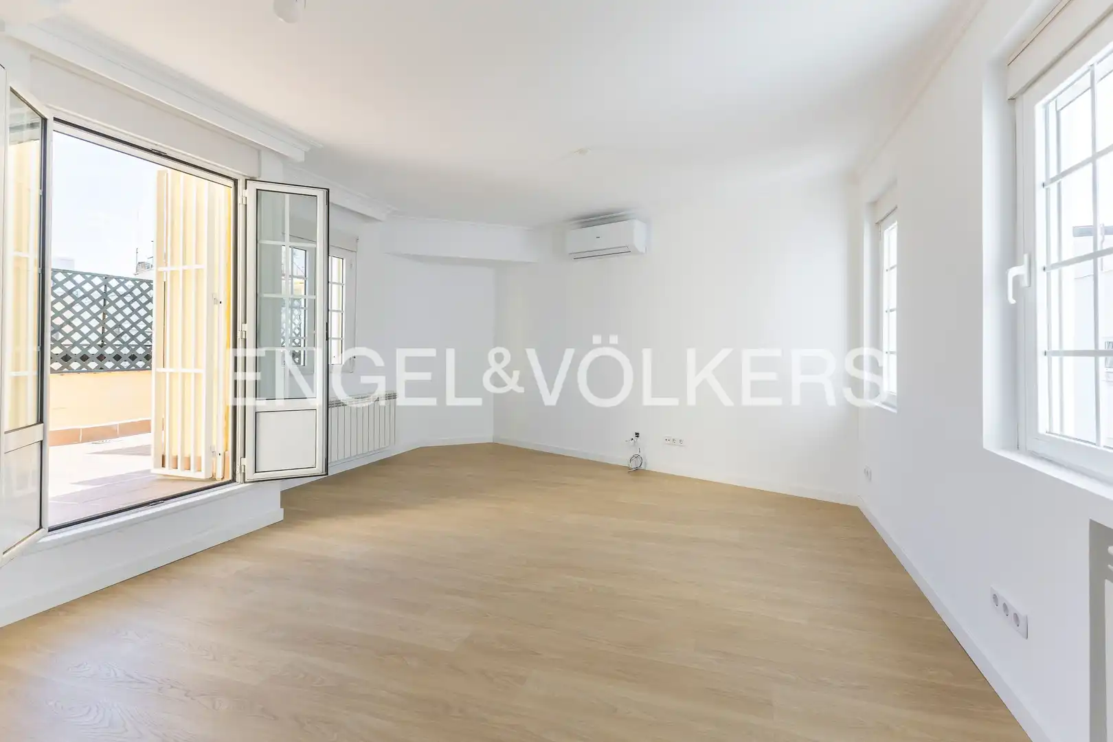 Sala d'estar de Àtic en venda en Madrid amb Aire condicionat, Calefacció i Terrassa