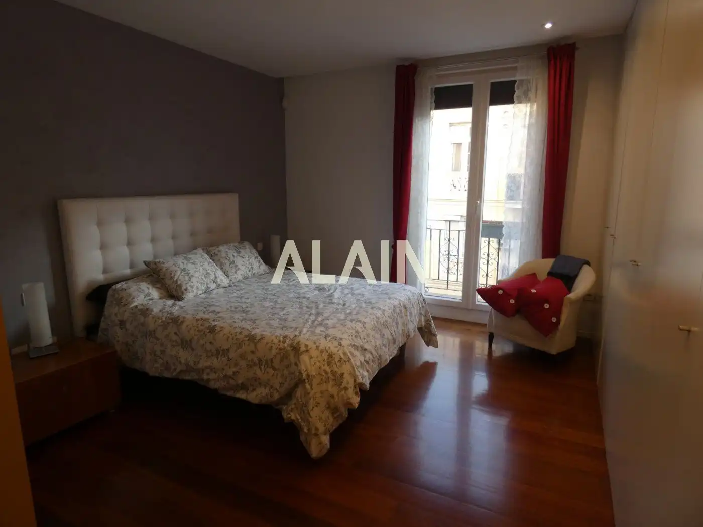 Dormitori de Pis en venda en Valencia amb Aire condicionat, Parquet i Balcó