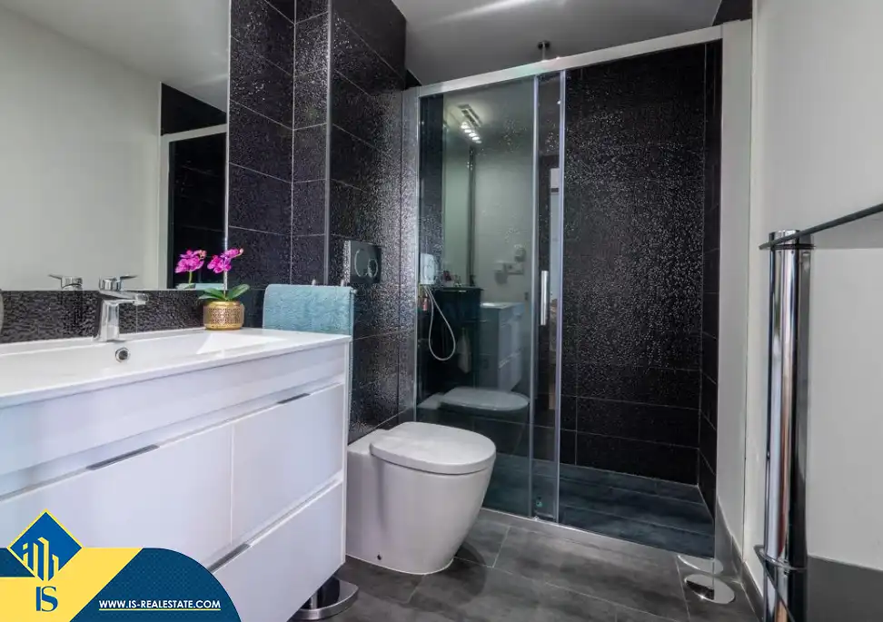 Baño de Dúplex en venta en Torrevieja con Terraza, Amueblado y Piscina comunitaria
