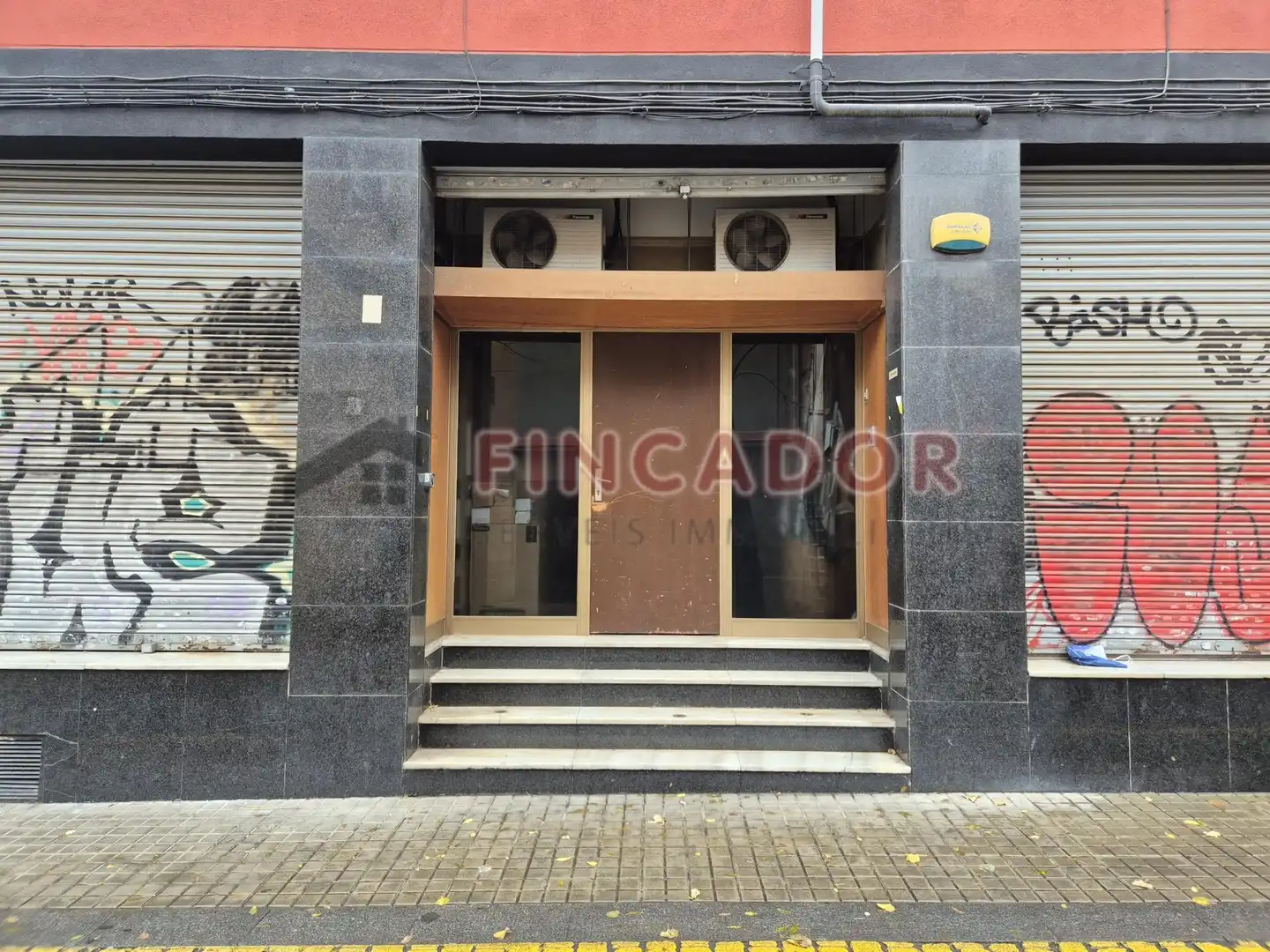 Vista exterior de Local en venta en Barcelona con Aire acondicionado, Calefacción y Amueblado