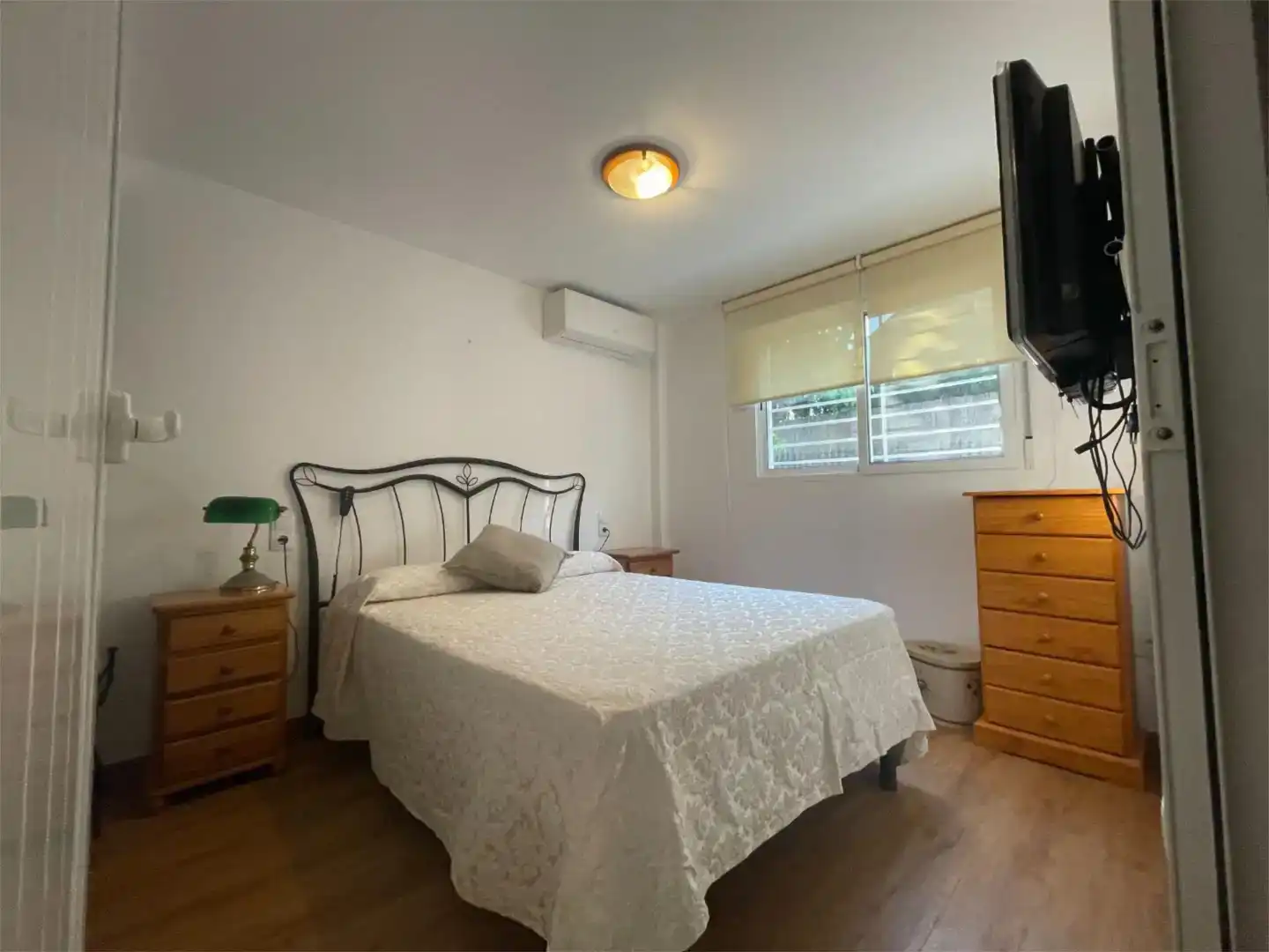 Schlafzimmer von Erdgeschoss zur Miete in Oliva mit Klimaanlage