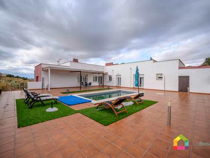 Vista exterior de Casa o xalet en venda en  Toledo Capital amb Aire condicionat, Jardí privat i Piscina