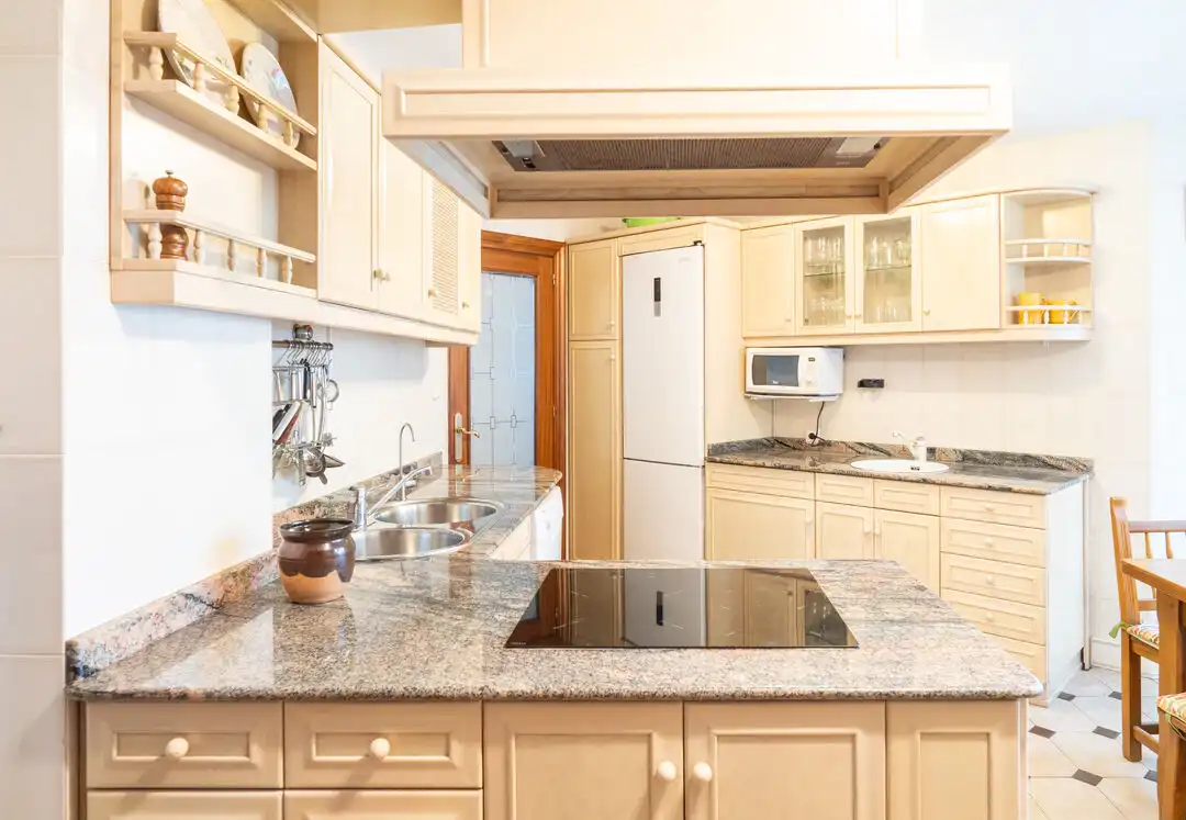 Cocina de Piso en venta en Cabezón de la Sal con Calefacción y Balcón