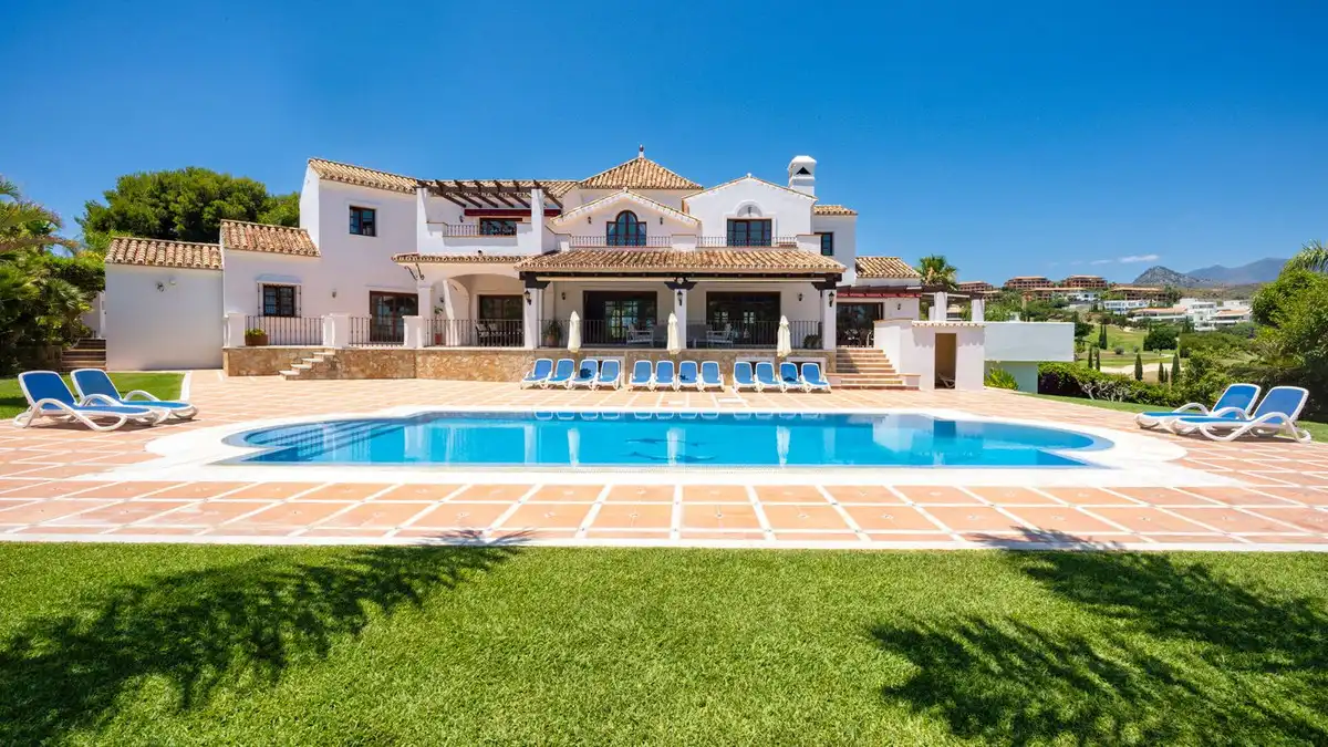 Swimming pool of Houses for sale in Benahavís  with Air Conditioner, Private garden and Terrace