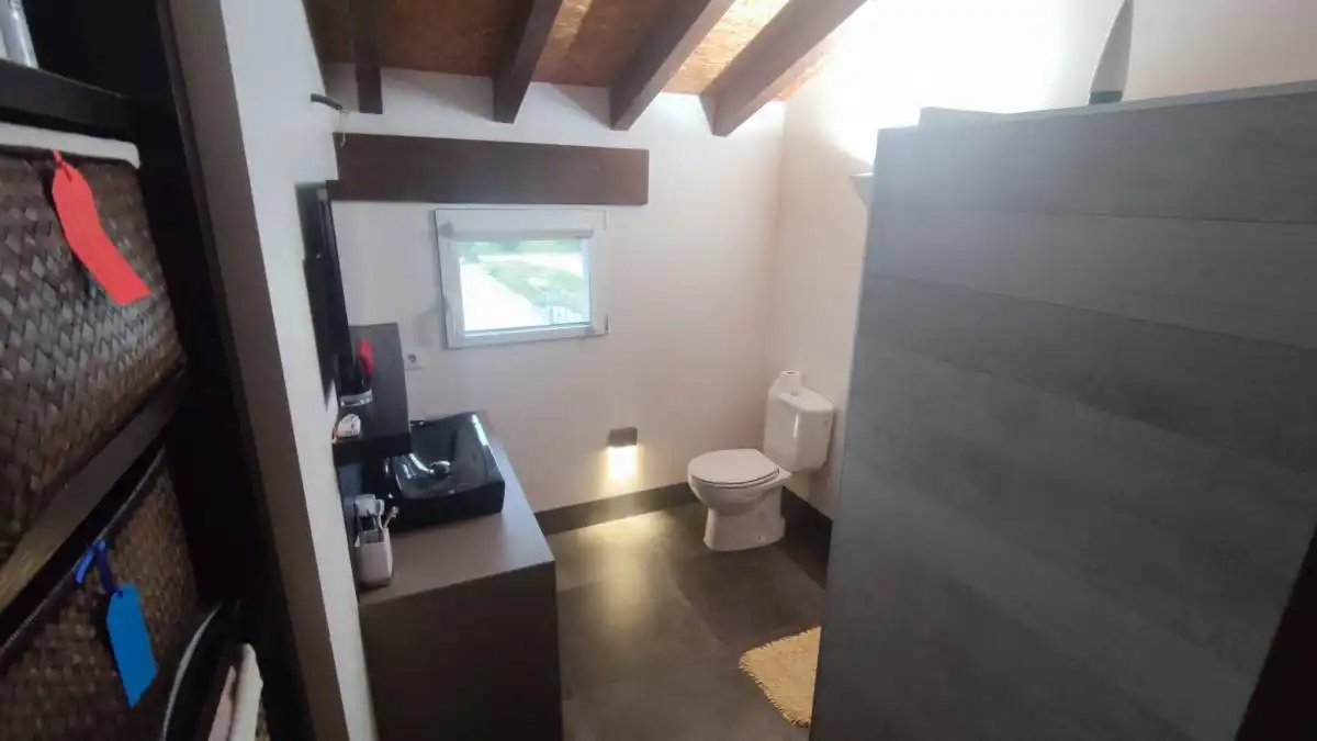 Badezimmer von Country house zum Verkauf in Aspe mit Klimaanlage, Privatgarten und Terrasse
