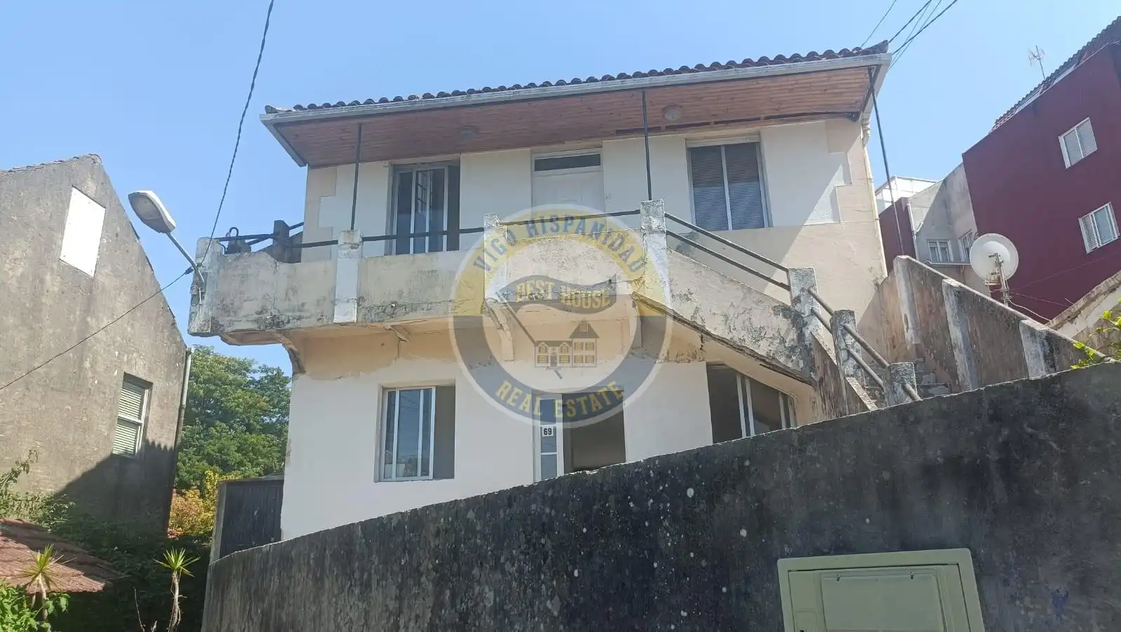 Vista exterior de Casa o xalet en venda en Vigo  amb Calefacció, Jardí privat i Balcó
