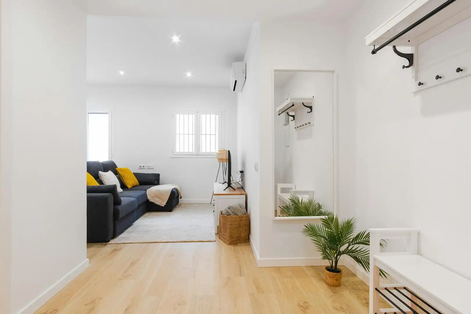 Living room of Flat for rent in Barcelona  with Air Conditioner, Heating and Furnished