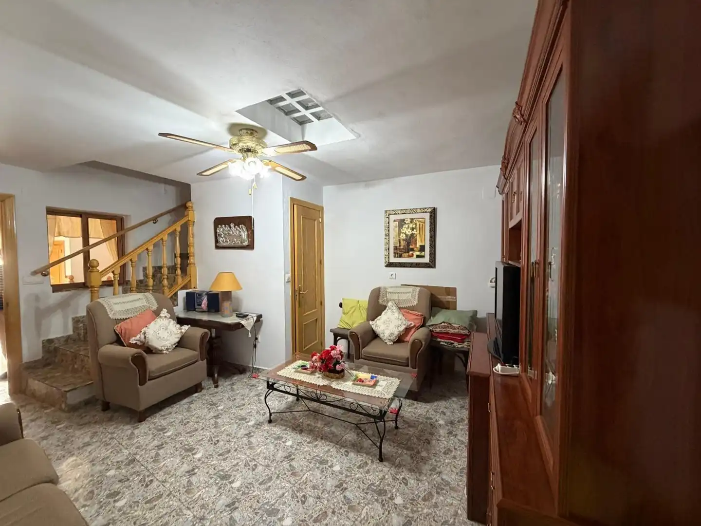 Sala d'estar de Casa o xalet en venda en Alcuéscar amb Terrassa, Moblat i Balcó