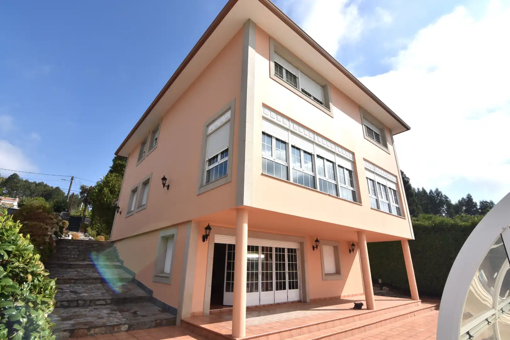 Vista exterior de Casa o chalet en venta en Bergondo con Calefacción, Jardín privado y Parquet