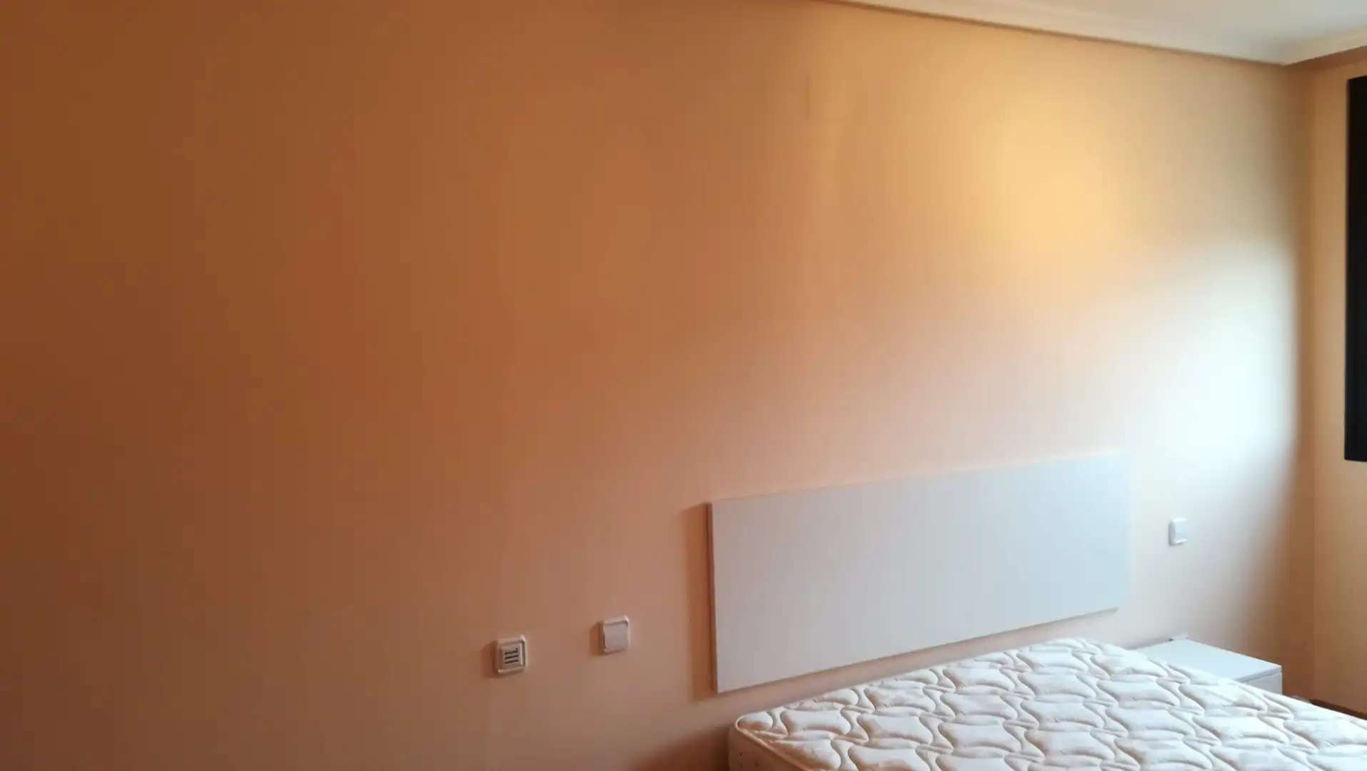 Bedroom of Flat for rent in Cuenca  with Air Conditioner, Heating and Parquet flooring