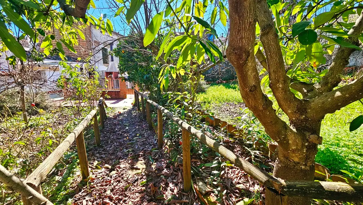 Außenansicht von Haus oder Chalet zum Verkauf in Cortegana mit Privatgarten und Abstellraum