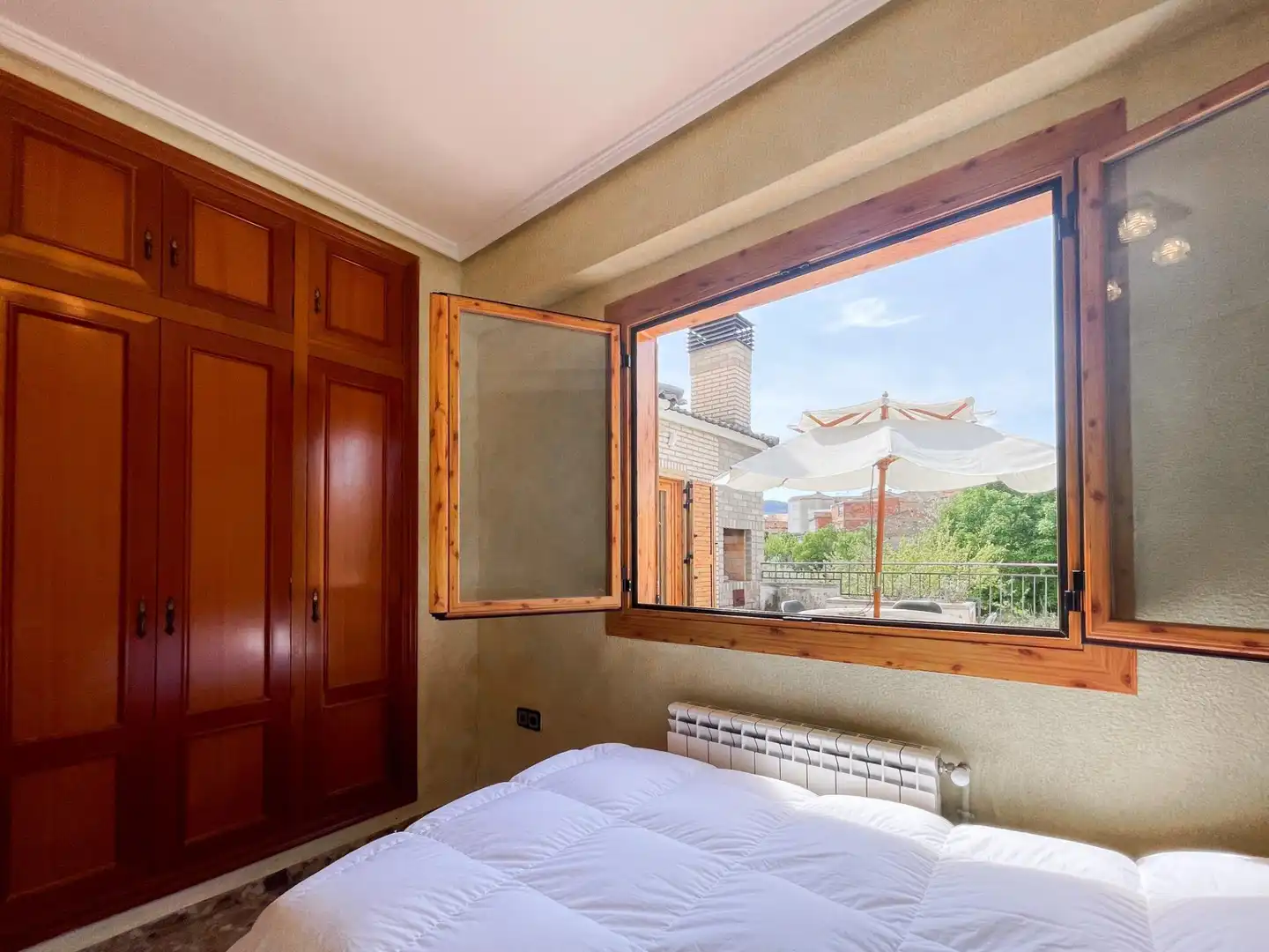 Dormitori de Casa o xalet en venda en Chera amb Calefacció, Terrassa i Traster