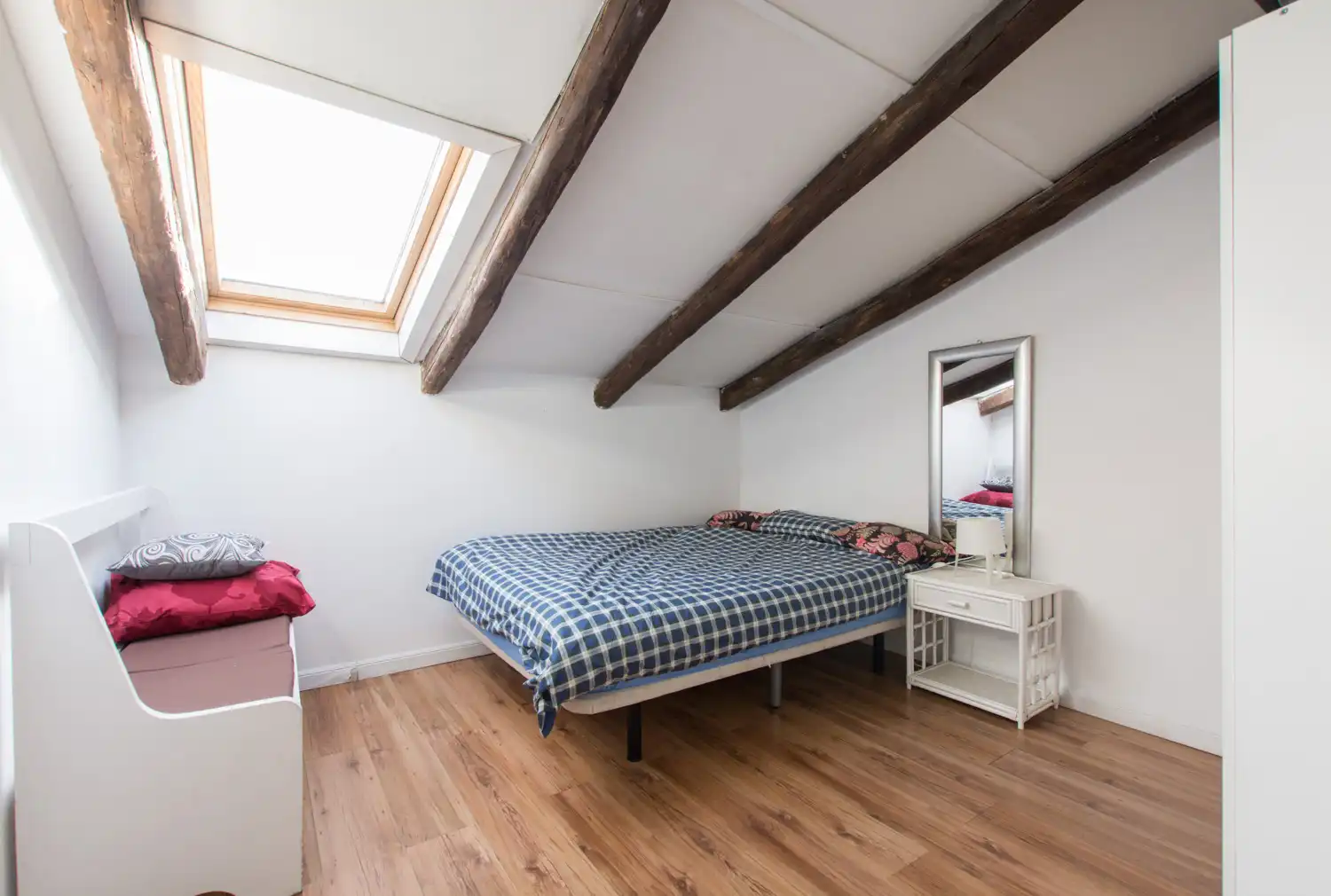Schlafzimmer von Dachboden zum Verkauf in Madrid mit Klimaanlage, Heizung und Parkett