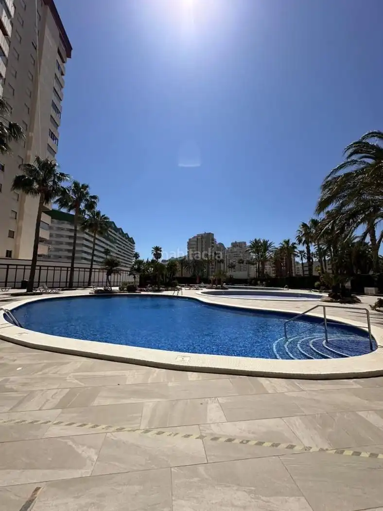 Appartamento con piscina in affitto a Carrer Llentiscle 40, imagen 3