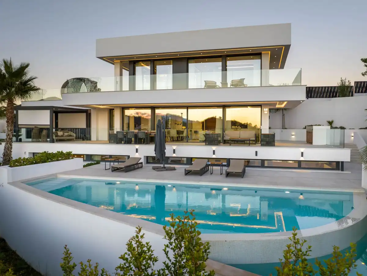 Chalet con piscina en venta en Nueva Andalucía, imagen 3