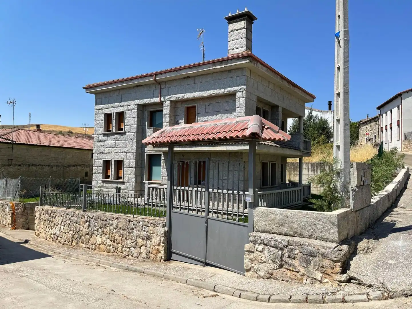 Vista exterior de Casa o xalet en venda en Villayerno Morquillas amb Calefacció, Jardí privat i Terrassa