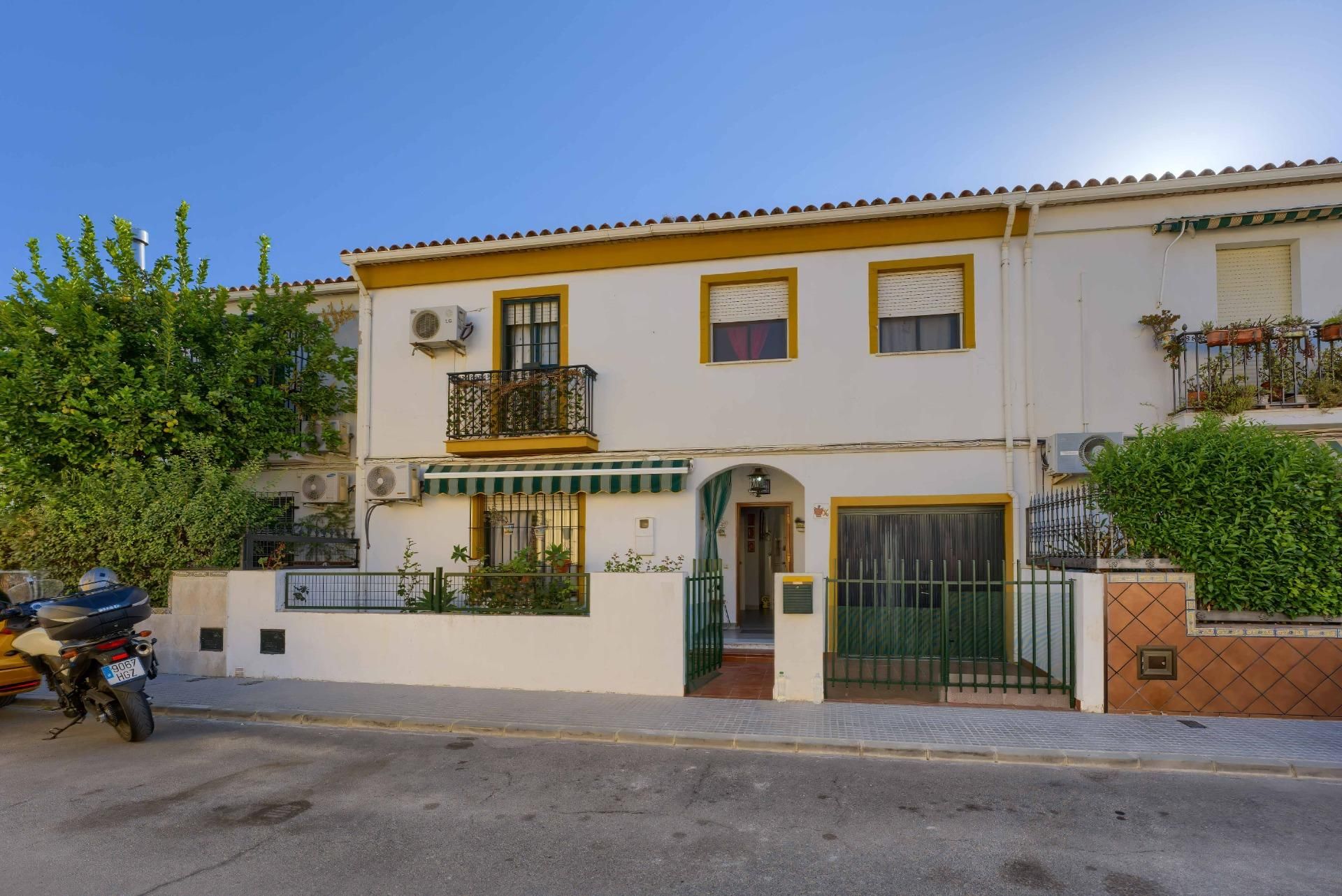 Exterior view of Single-family semi-detached for sale in Villanueva del Ariscal  with Private garden