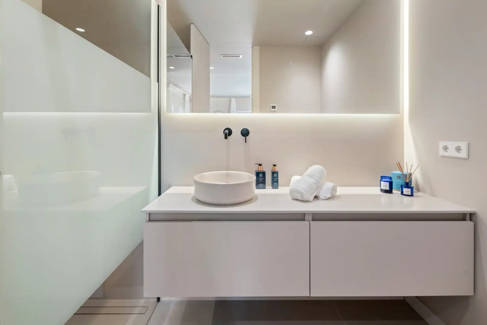 Bathroom of Apartments for sale in Benahavís  with Air Conditioner, Terrace and Swimming Pool