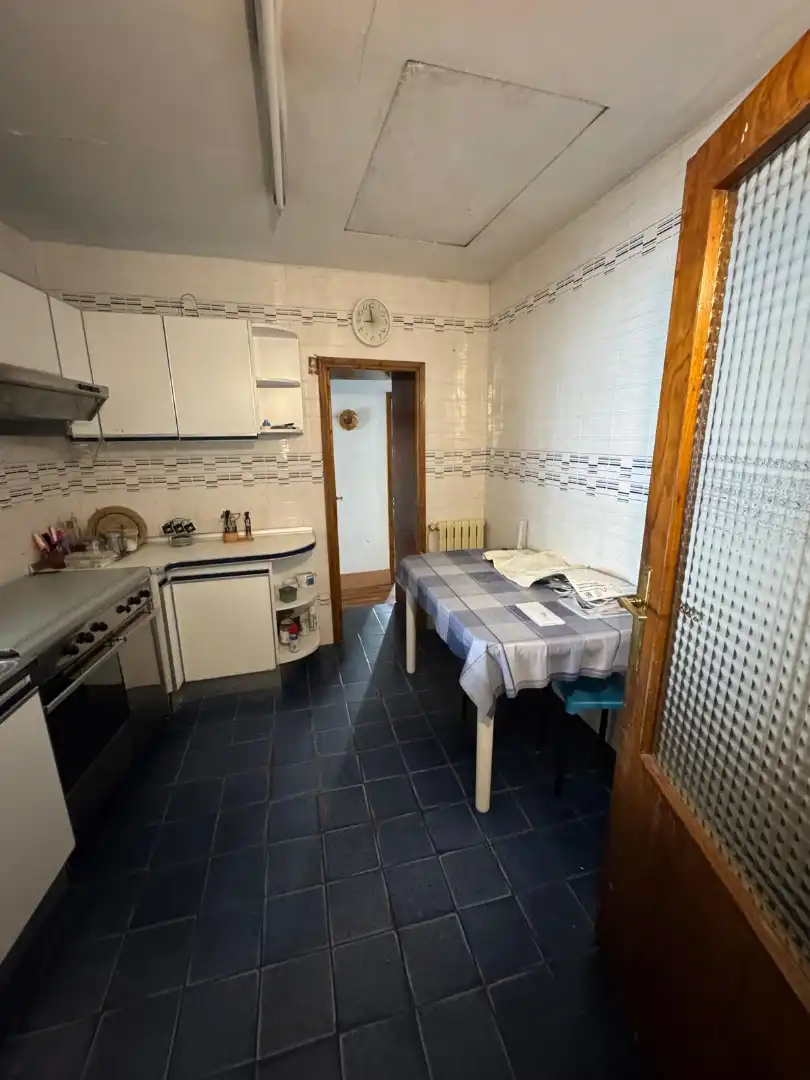 Cuina de Casa o xalet en venda en Pontevedra Capital  amb Jardí privat, Traster i Moblat