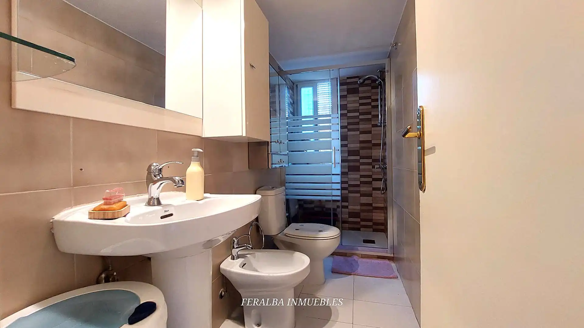 Badezimmer von Wohnung zum Verkauf in Madrid mit Klimaanlage, Heizung und Terrasse