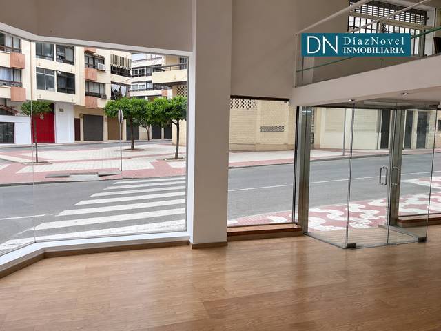 Local comercial en Alquiler en Calle Enrique Van Dulken, 8 en Hispanidad - Vivar Téllez