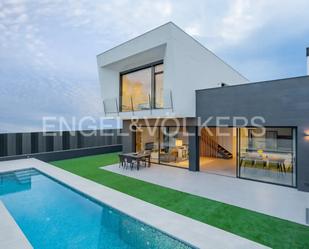 Vista exterior de Casa o xalet en venda en Fornells de la Selva amb Aire condicionat, Piscina i Balcó