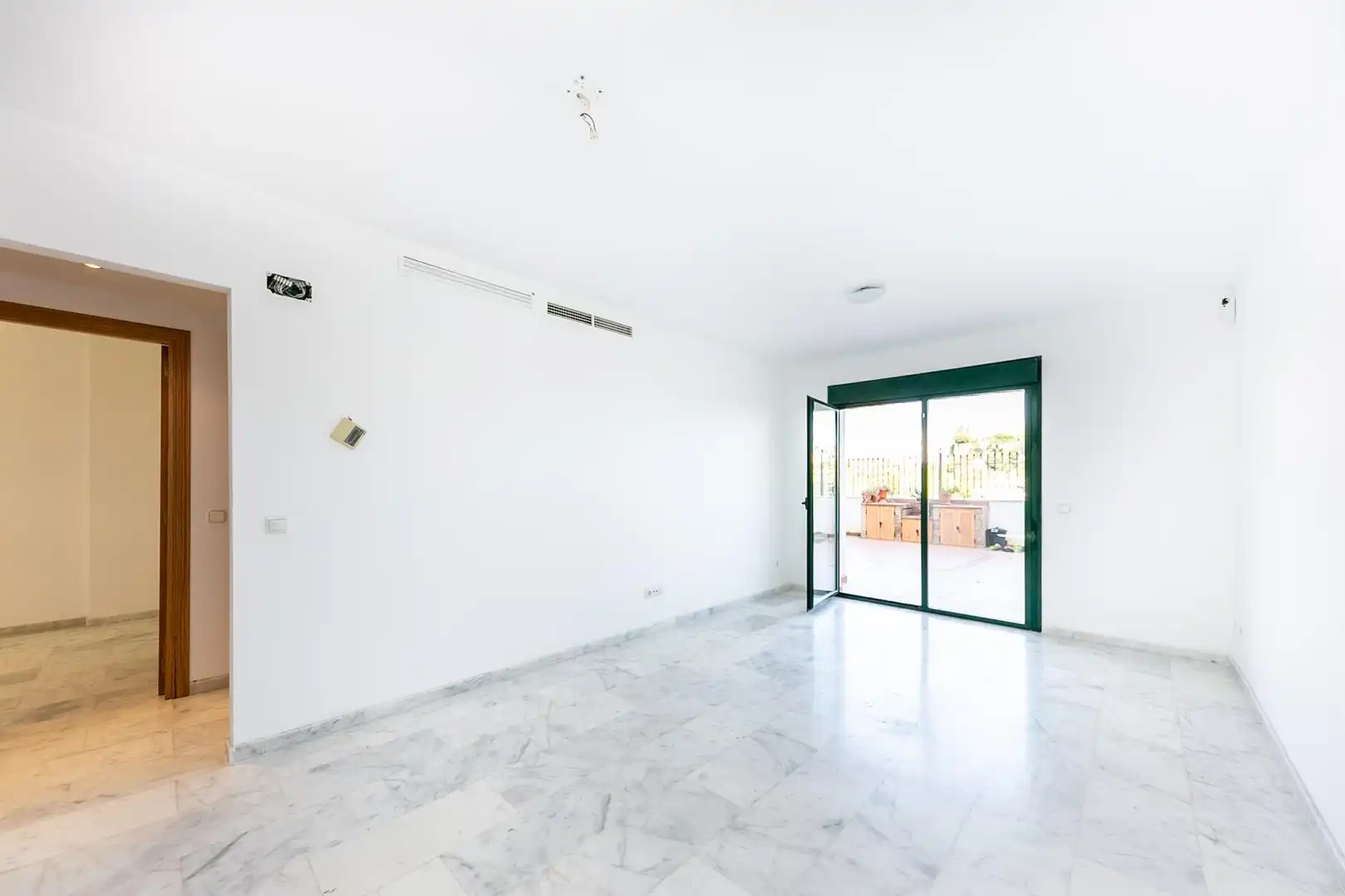 Planta baja en venta en Fuengirola con Aire acondicionado, Calefacción y Jardín privado