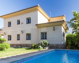 Vista exterior de Casa o xalet en venda en Torremolinos amb Aire condicionat, Jardí privat i Parquet