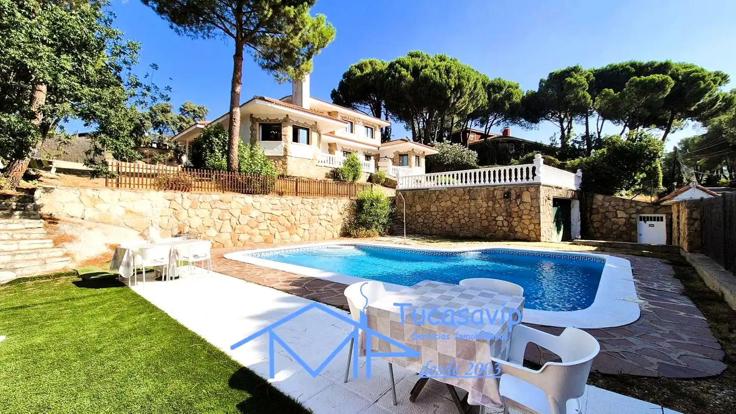 Casa amb piscina en venda a Pelayos de la Presa