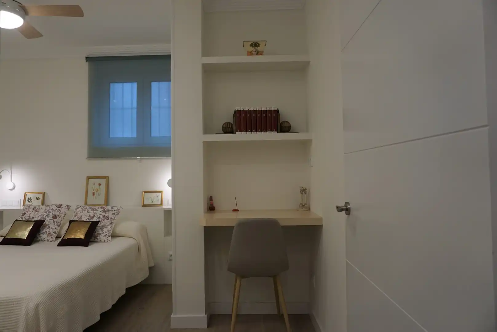 Dormitori de Apartament de lloguer en Madrid amb Calefacció i Moblat