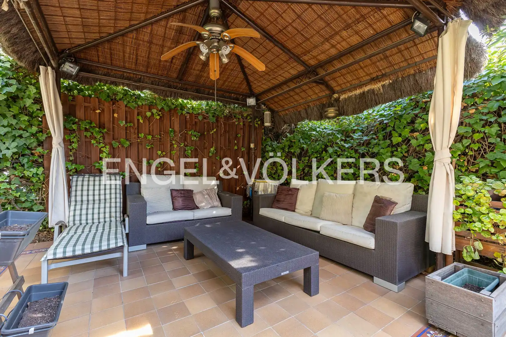 Terraza de Casa adosada en venta en Madrid con Aire acondicionado, Calefacción y Jardín privado