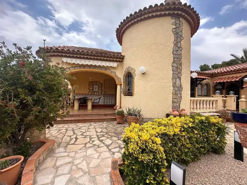 House with pool for sale in Miami Platja, imagen 3