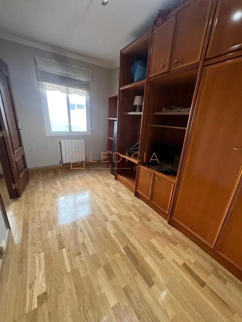 Piso de alquiler en Vigo  con Calefacción, Parquet y Amueblado