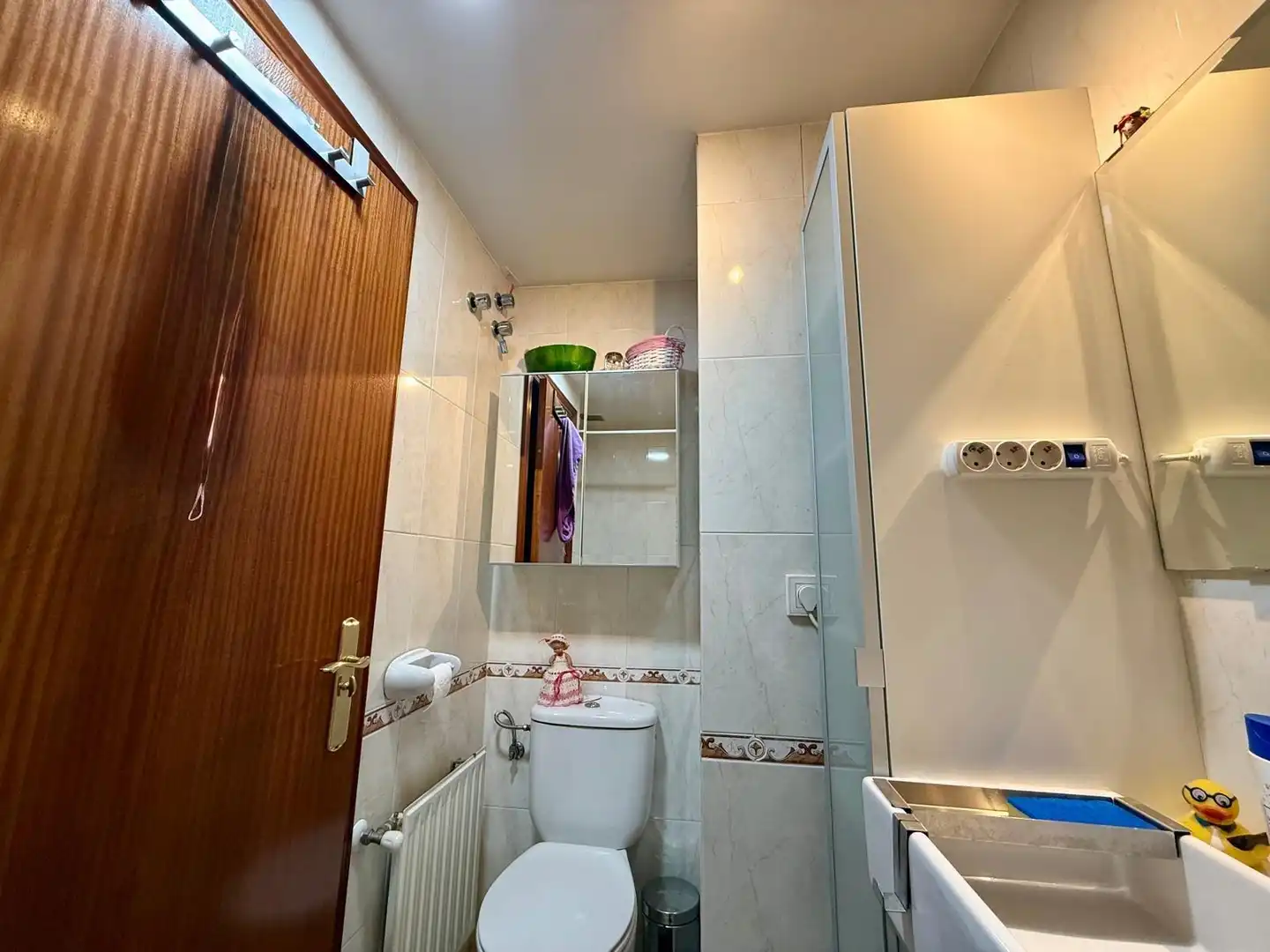 Baño de Piso en venta en Oviedo  con Calefacción, Trastero y Amueblado