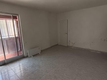 Bajo en venta en Yuste