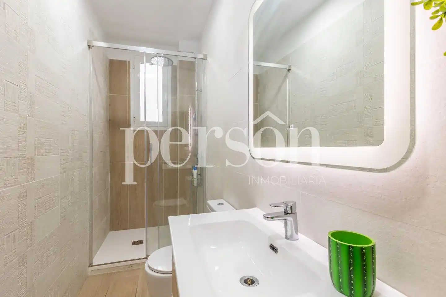 Badezimmer von Wohnung zur Miete in Valencia mit Klimaanlage und Möbliert