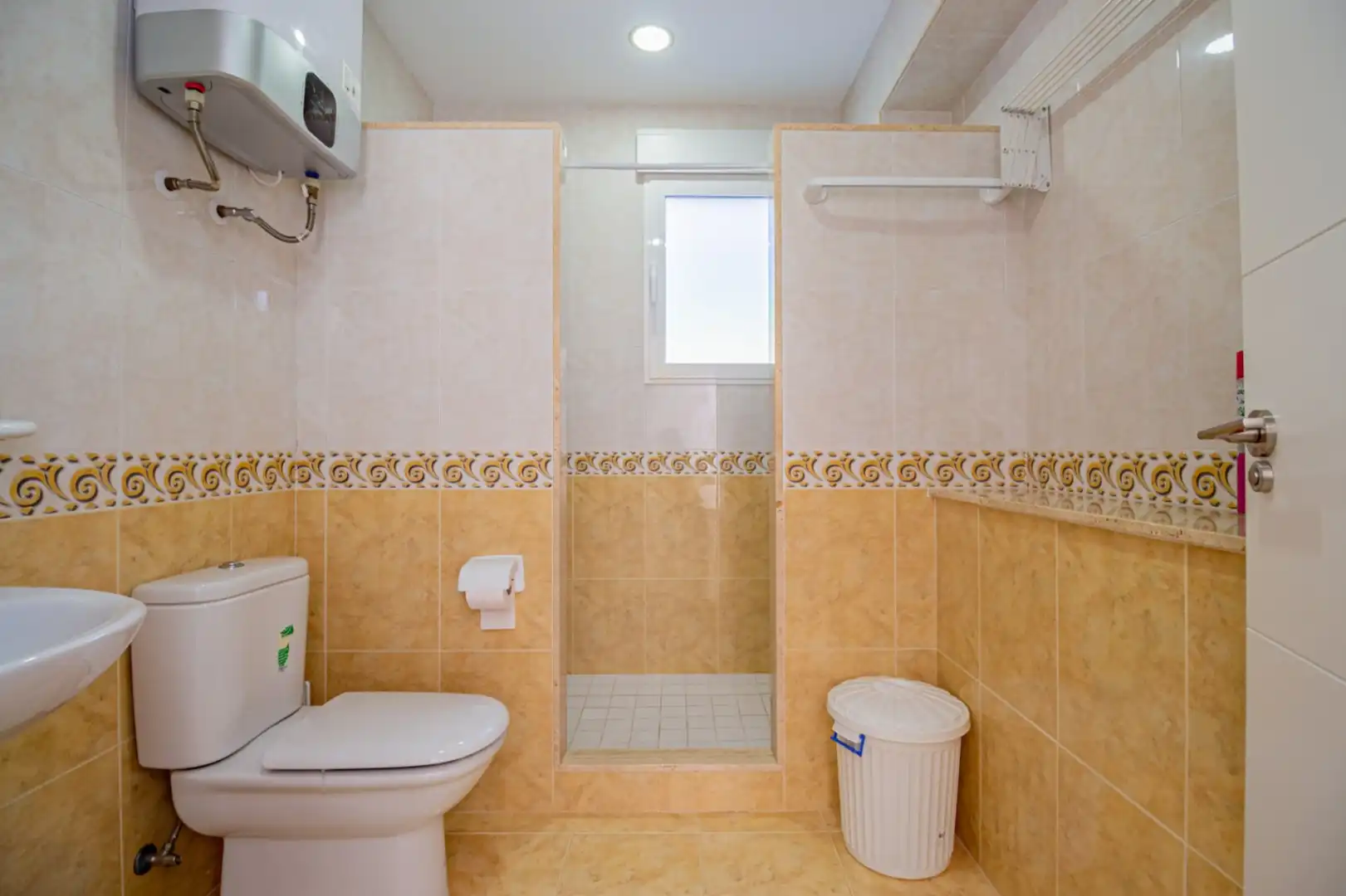 Baño de Casa o chalet en venta en L'Alfàs del Pi con Aire acondicionado, Calefacción y Jardín privado