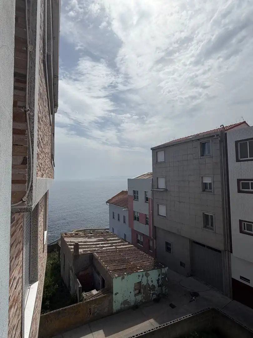 Vista exterior de Casa adosada en venda en Malpica de Bergantiños amb Terrassa