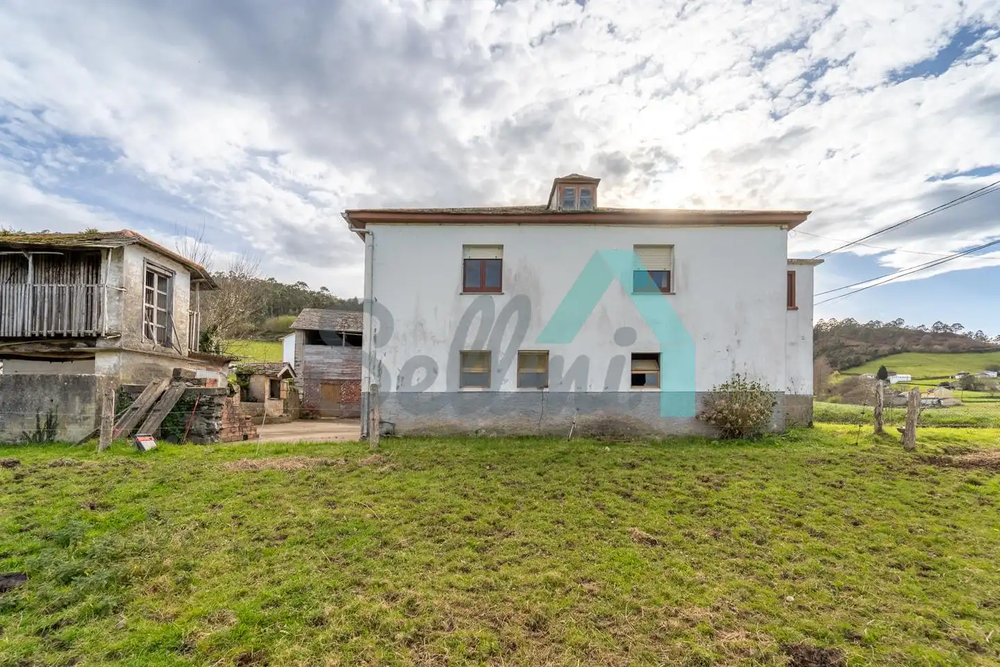 Exterior view of Houses for sale in Valdés - Luarca  with Private garden and Parquet flooring