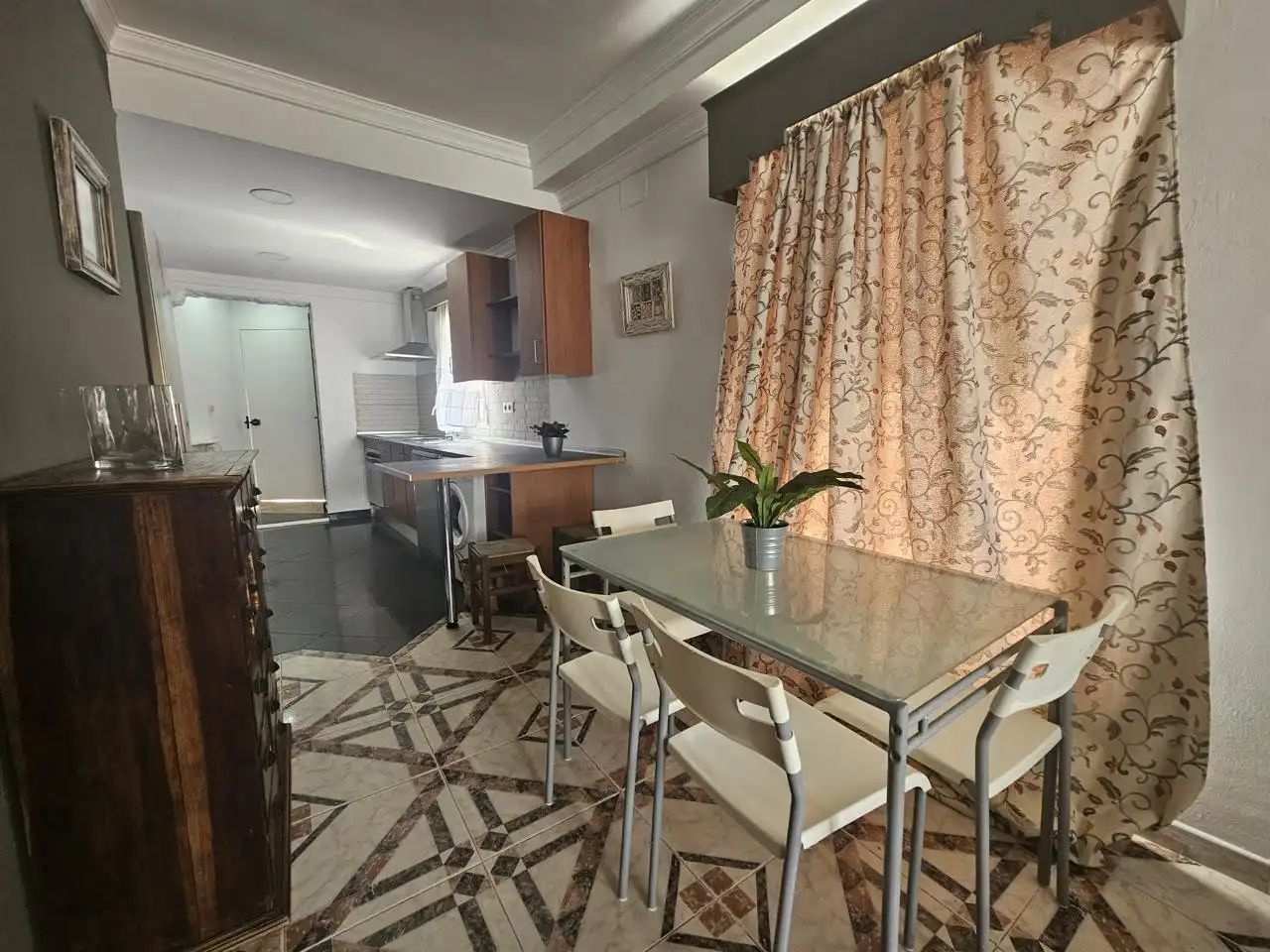 Ground floor for rent in Calle Volga, El Rocío - La Milagrosa