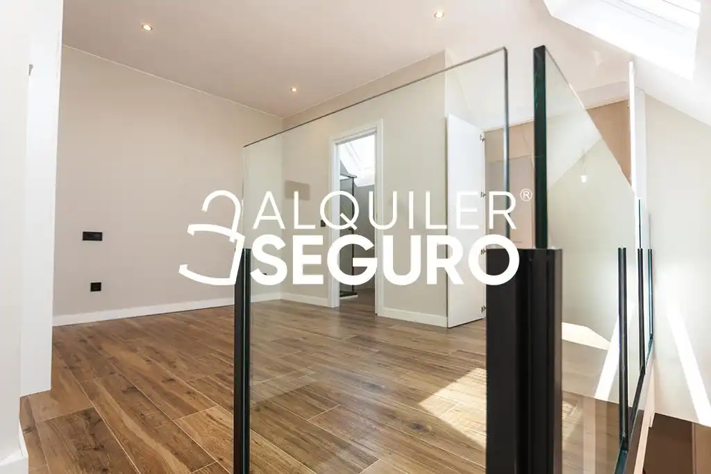 Ático de alquiler en Madrid con Aire acondicionado, Calefacción y Trastero