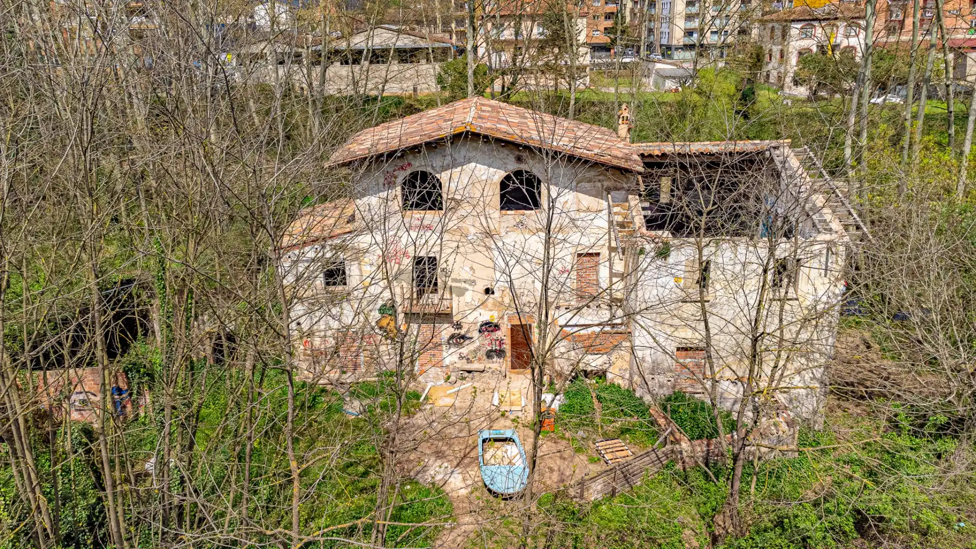 Außenansicht von Country house zum Verkauf in Olot mit Privatgarten, Terrasse und Alarm
