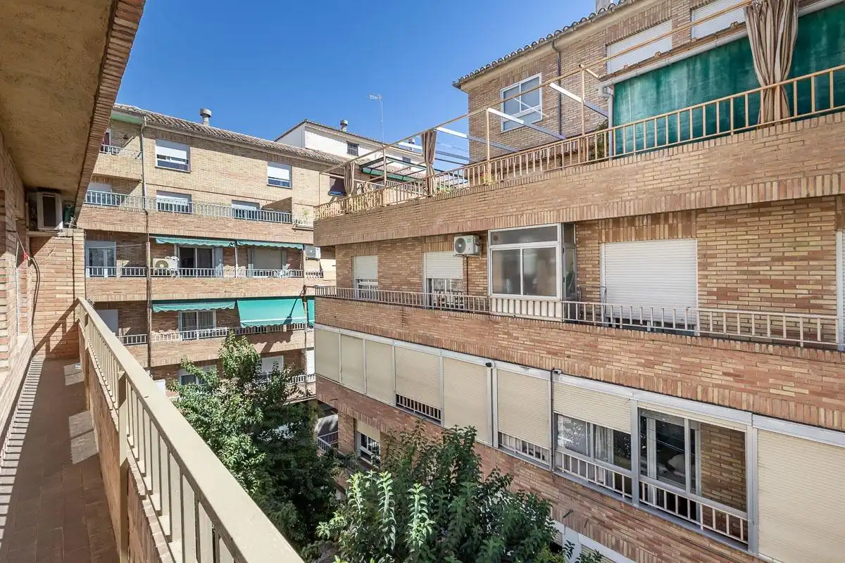 Flat with lift to rent in Beiro, imagen 5
