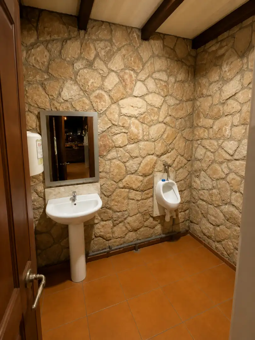 Baño de Local en venta en Gijón  con Amueblado