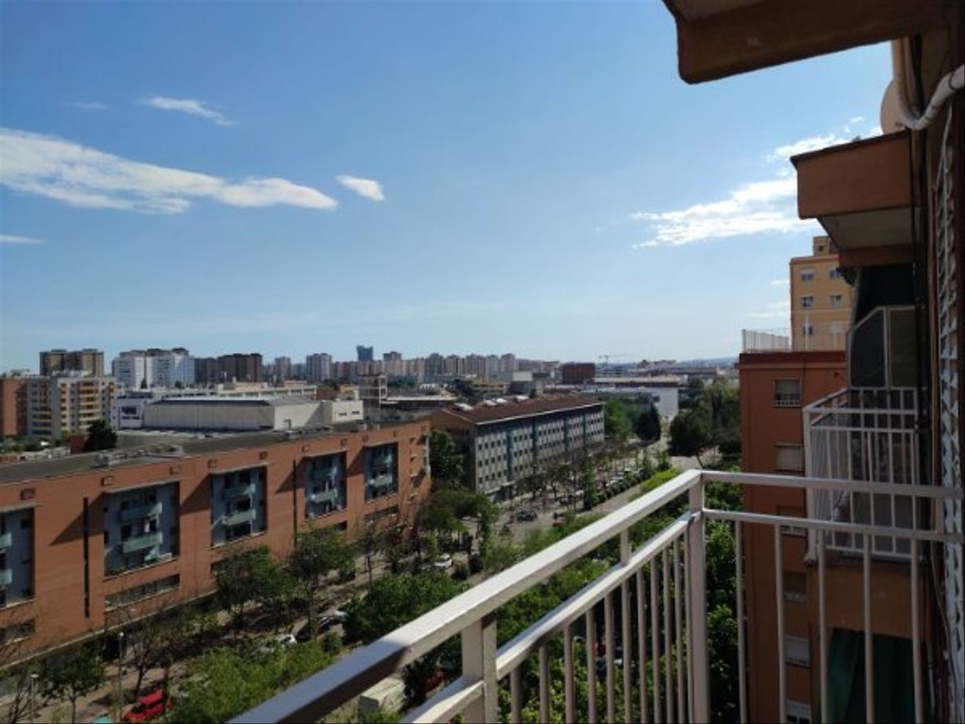 Vista exterior de Pis de lloguer en L'Hospitalet de Llobregat amb Aire condicionat, Calefacció i Terrassa