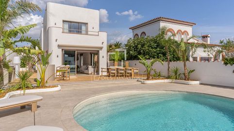 Obra nueva moderna en Empuriabrava con piscina y amarre privado, imatge 2