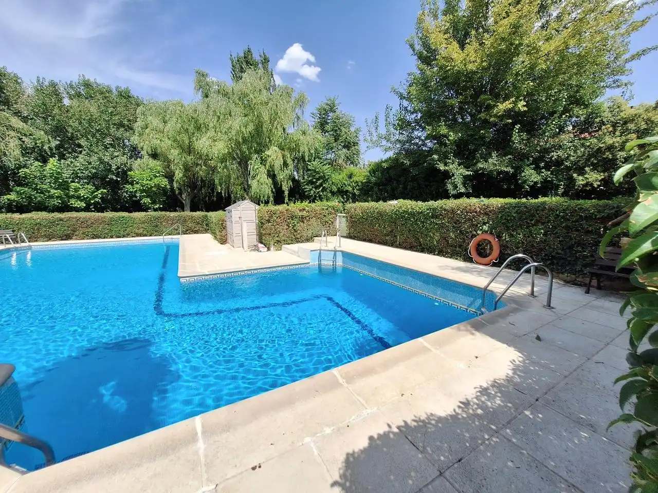 Piscina de Casa adosada en venda en Quijorna amb Calefacció, Terrassa i Piscina comunitària