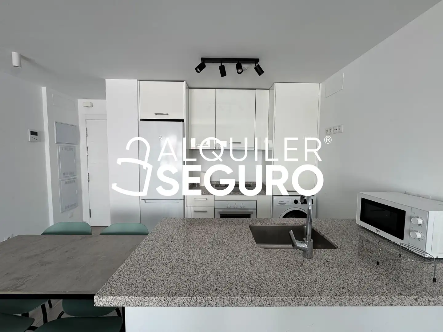 Cuina de Pis de lloguer en Málaga amb Aire condicionat, Traster i Piscina