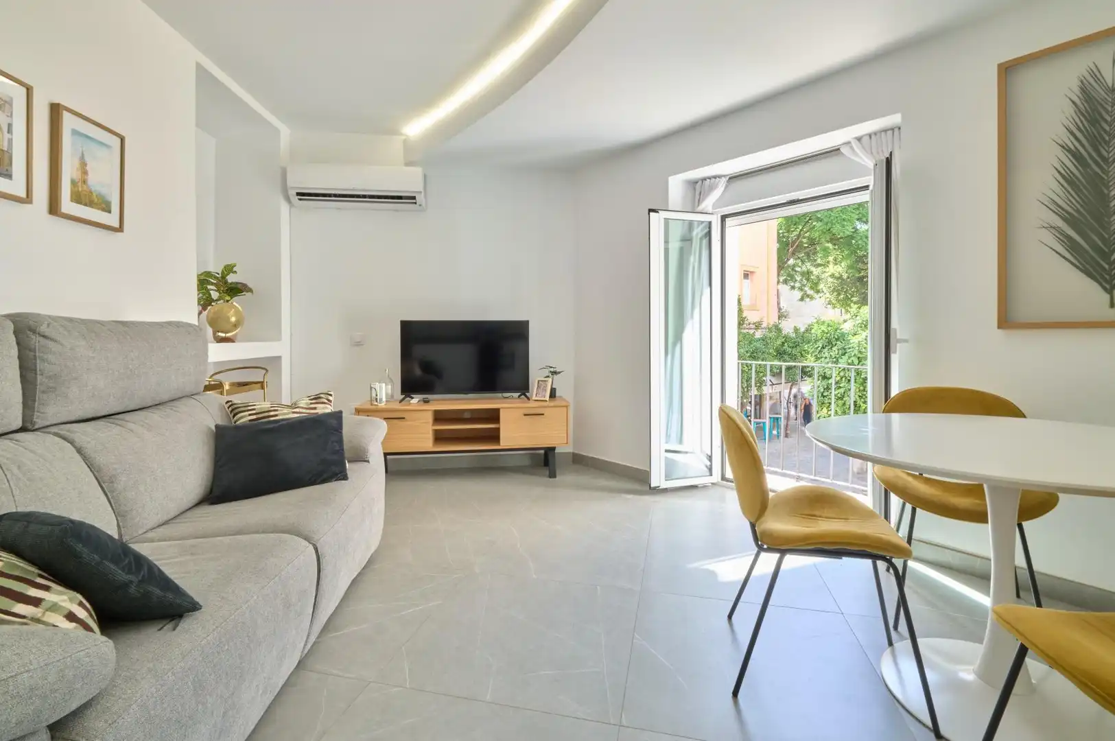 Flat with terrace for sale in Calle FRANCOS 6